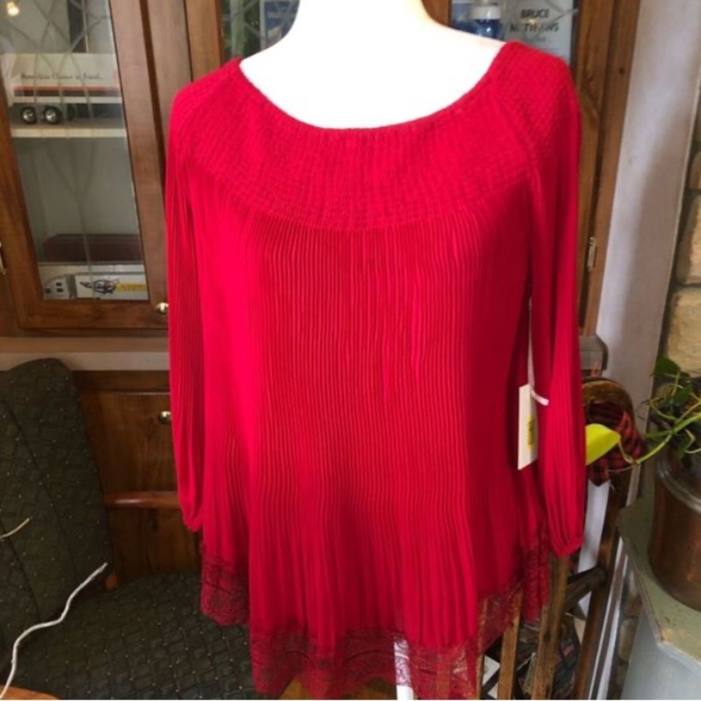 NWT Alex Marie size Medium red accordion style blouse 3/4 sleeve lace at hem